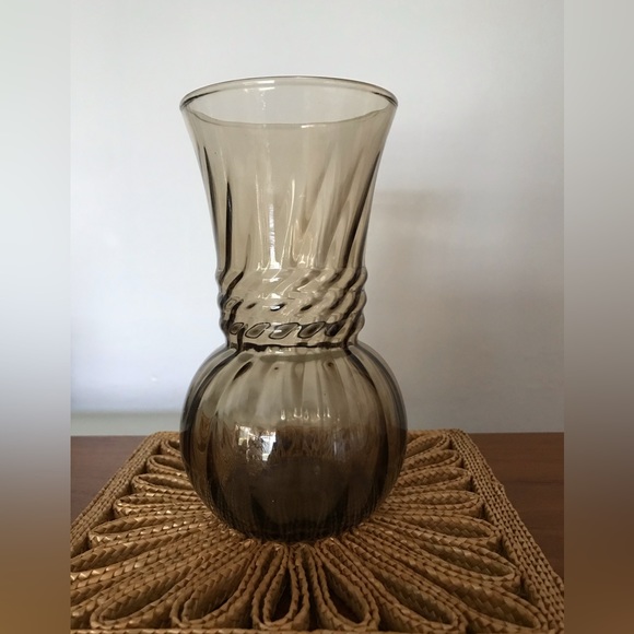 Anchor hocking Smokey small vase - Picture 3 of 8